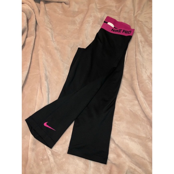 Nike Pants - Brand New Nike Pro cropped pant